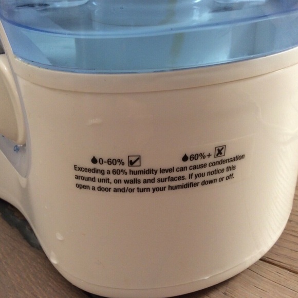 Vicks Ultra Quiet Cool Mist Humidifier White/Blue - Picture 9 of 13